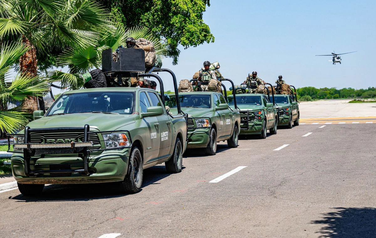 En las comunidades de El Cedrito y El Alhuate, en el municipio de Elota, Sinaloa, elementos del Ejército Mexicano localizaron un laboratorio clandestino.
