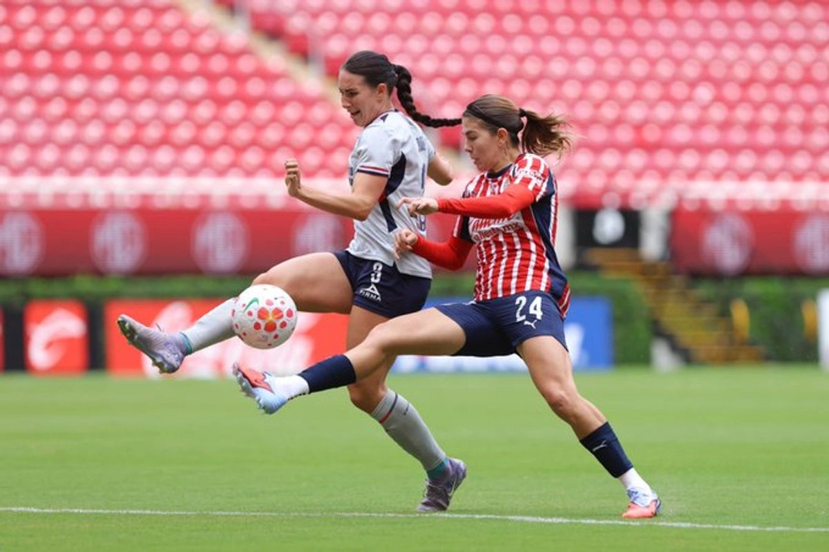 Alicia Cervantes, goleadora y referente de las jugadoras más jóvenes en el futbol femenil, es el alma del Guadalajara. Foto