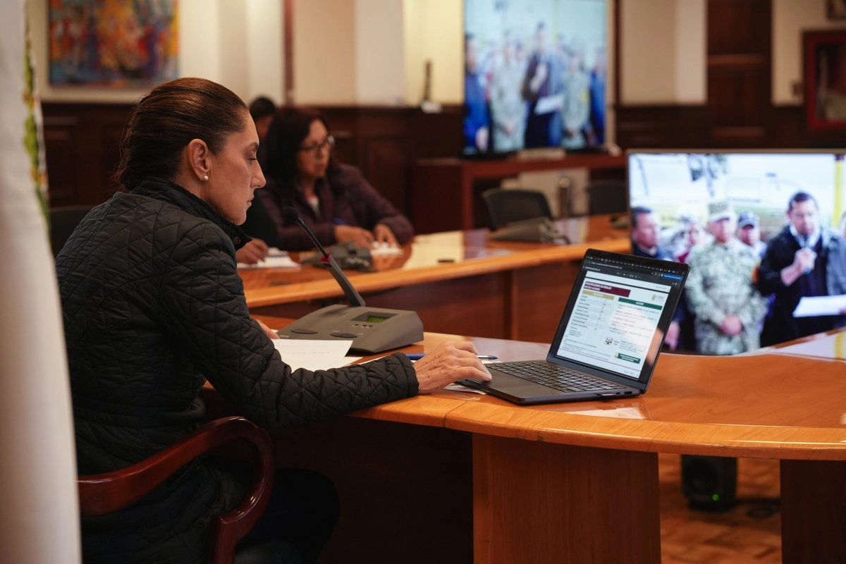 La presidenta, Claudia Sheinbaum sostuvo una reunión con los gobernadores de Veracruz (Rocío  Nahle), de Hidalgo  (Julio Menchaca), Puebla (Alejandro Armenta) , Querétaro (Mauricio Kuri) y San Luis Potosí (Ricardo Gallardo).