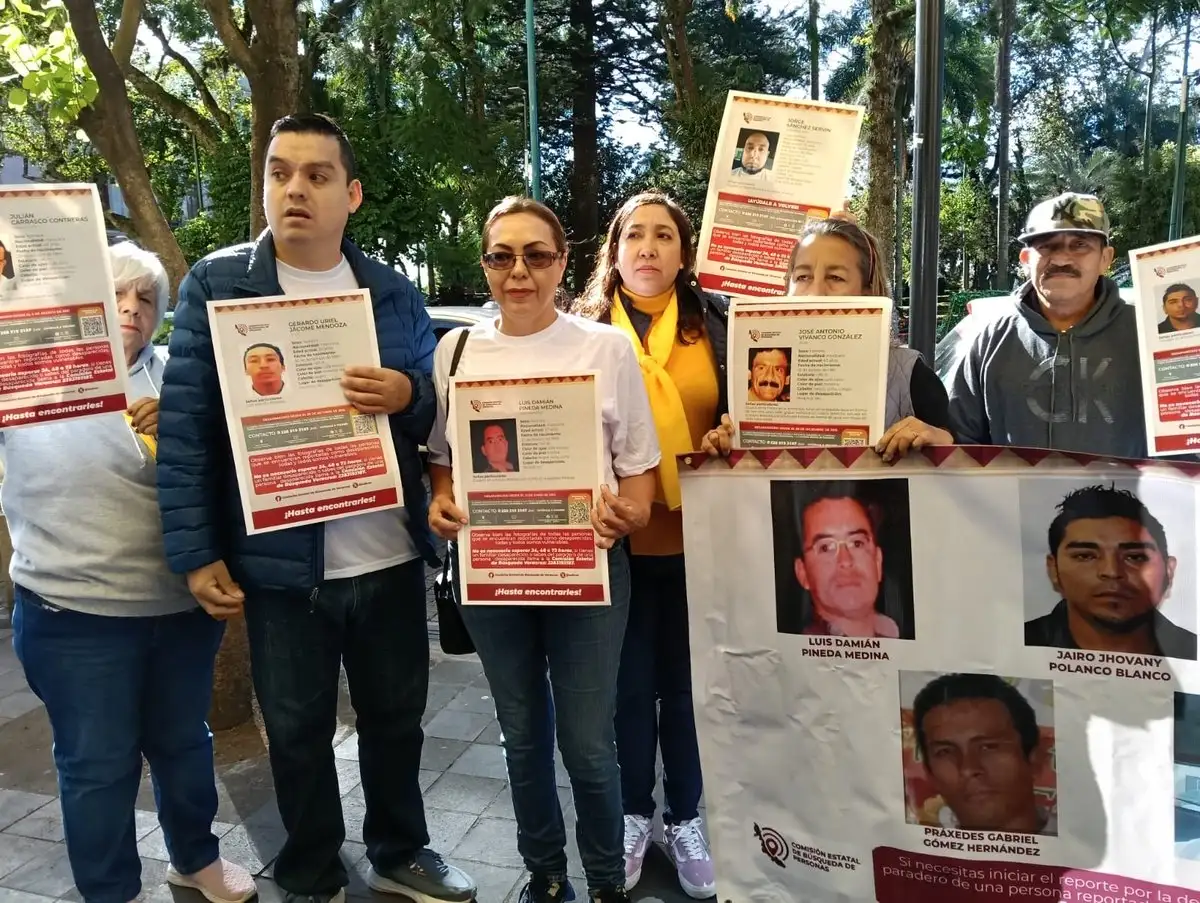 Familiares de personas desaparecidas en Veracruz denunciaron que autoridades locales les han prohibido colocar fichas de búsqueda en zonas turísticas y parques de municipios considerados Pueblos Mágicos