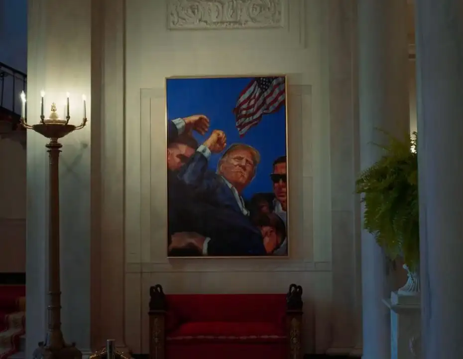 La Casa Blanca anunció el inesperado cambio en una publicación en su cuenta oficial en la red social X con una fotografía de la nueva pintura acompañada por la frase: "Algo de arte nuevo en la Casa Blanca" y un par de emojis de ojos.
