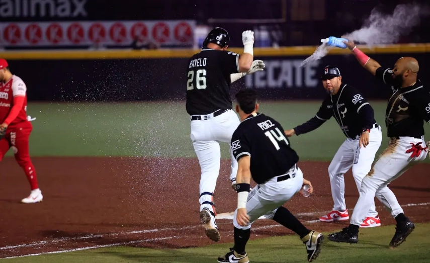 Con una espectacular remontada, los Toros de Tijuana vencieron 7-6 a Los Diablos Rojos del México este viernes en el primer duelo de la serie entre ambos equipos, disputado en el Mobil Park. Foto 