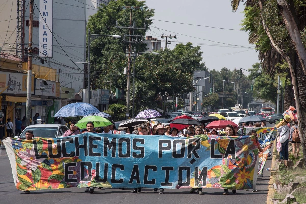 La persistencia de alumnos no aceptados trae como consecuencia quedarse sin plantel u optar por uno no deseado, lo que propicia el abandono escolar. Foto