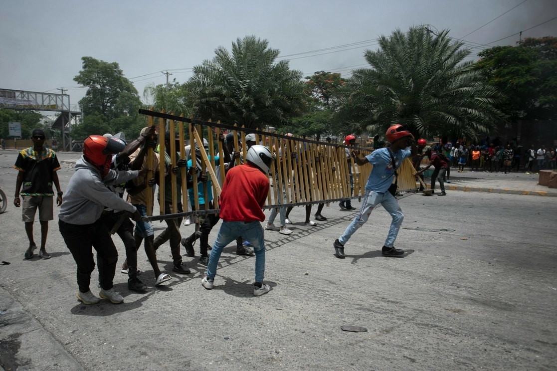 Las bandas armadas se disputan en este conflicto el control de Cité Soleil, el barrio pobre más grande del país. Foto Ap