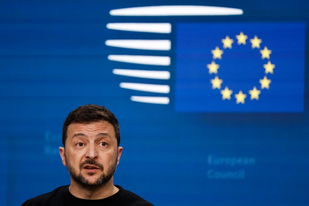 El presidente de Ucrania, Volodymir Zelensky, presentó su "plan para la victoria" contra Rusia ante mandatarios de la UE, en Bruselas, Bélgica, el 17 de octubre de 2024. Foto Ap