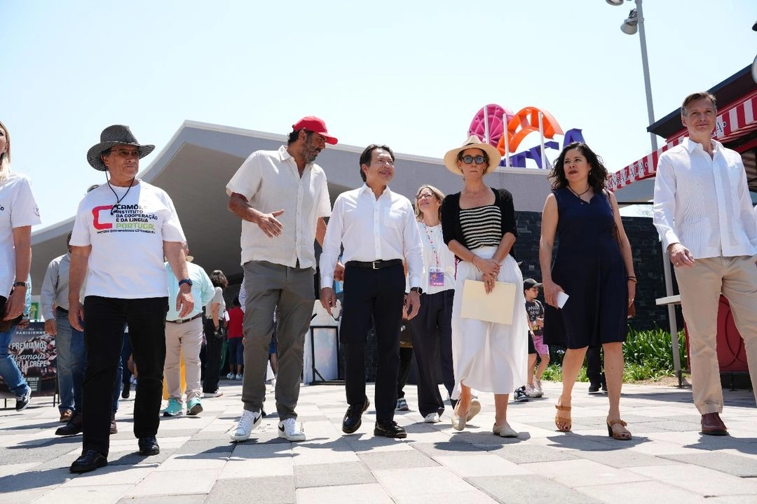 Mario Delgado Carrillo, secretario de Educación visitó la Feria Internacional del Libro Infantil y Juvenil Aztlán. Foto 