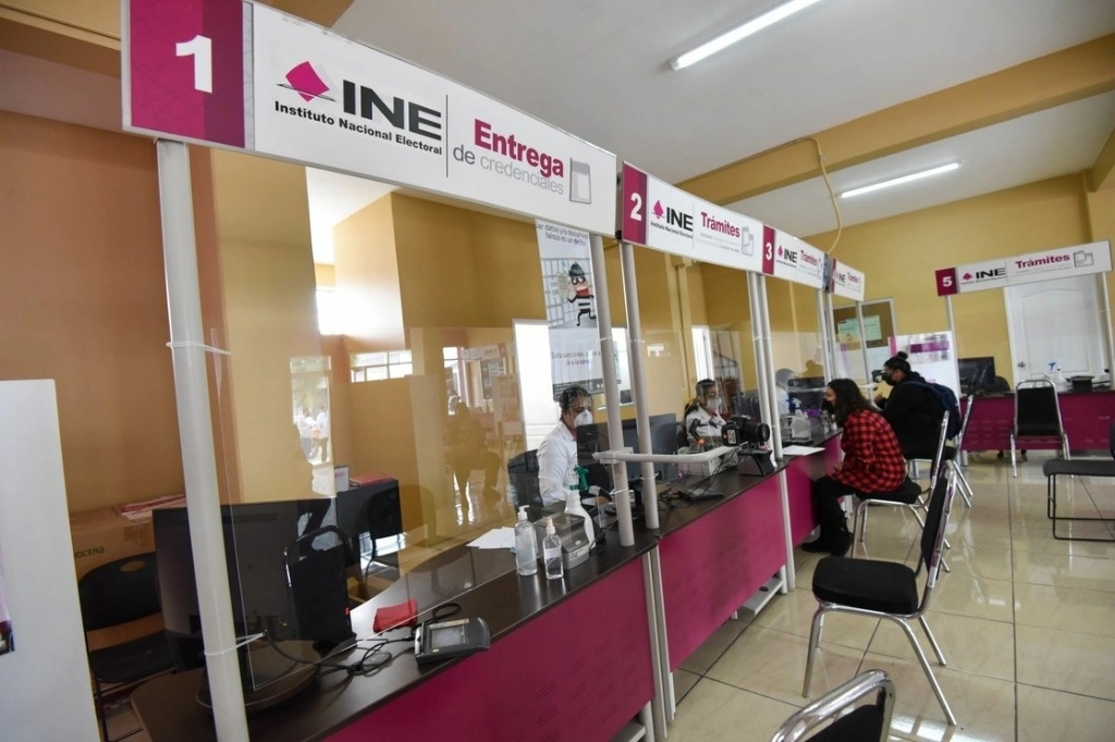 Módulo del INE para tramitar y recoger credenciales de elector. Foto Cuartoscuro / archivo 