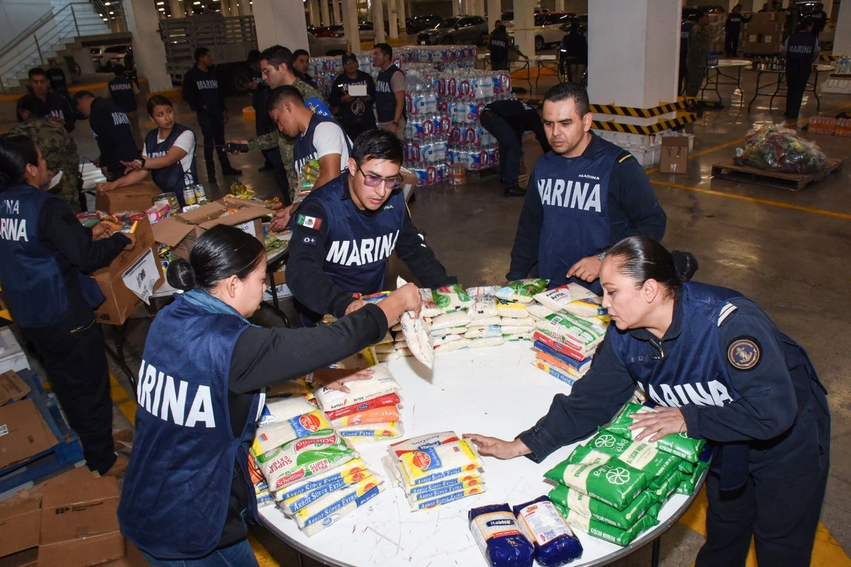 La Marina destacó que personal naval mantiene presencia constante en los puntos de entrega y participa activamente en la clasificación, carga y distribución de insumos.
