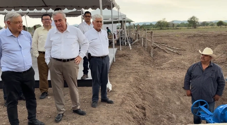 El presidente Andrés Manuel López Obrador supervisó este sábado los avances del proyecto “Agua Saludable para la Laguna”. Foto @lopezobrador_