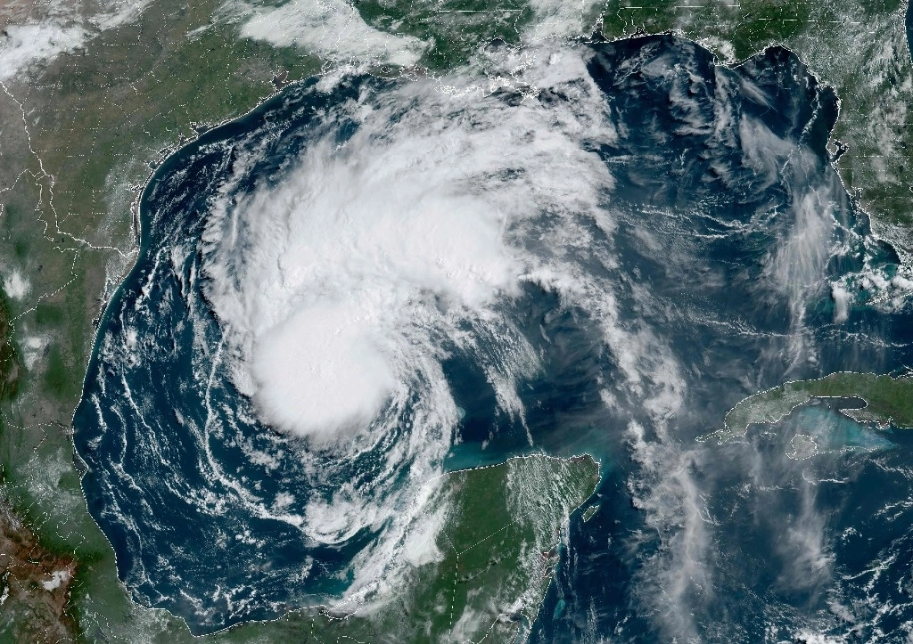 Imagen satelital de la tormenta tropical ‘Beryl’ en el Golfo de México, el 6 de julio de 2024. Foto Handout / NOAA / GOES / Afp