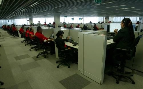 Área de llamadas del 'call center' de un banco ubicado en el parque industrial Benito Juárez, en Santiago Querétaro, Querétaro. Foto Cristina Rodríguez / Archivo