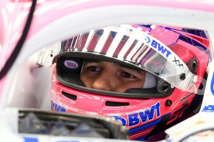El piloto mexicano ‘Checo’ Pérez durante las pruebas para la nueva temporada de la F´rmula 1 en el Circuit de Cataluña en Montmelo, en las afueras de Barcelona, el 20 de febrero de 2020. Foto Afp