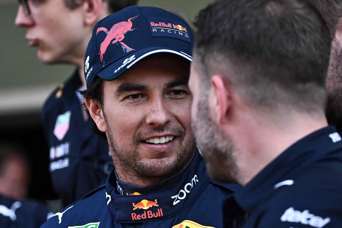 Sergio Pérez negó haber estrellado deliberadamente su Red Bull en la clasificación para el GP de Mónaco de mayo, después de que medios de comunicación especularon que la carrera estaba en el origen de una controversia del equipo en Brasil el pasado fin de semana. En la imagen, previo al Gran Premio de Fórmula Uno de Abu Dabi, el 17 de noviembre de 2022. Foto Afp