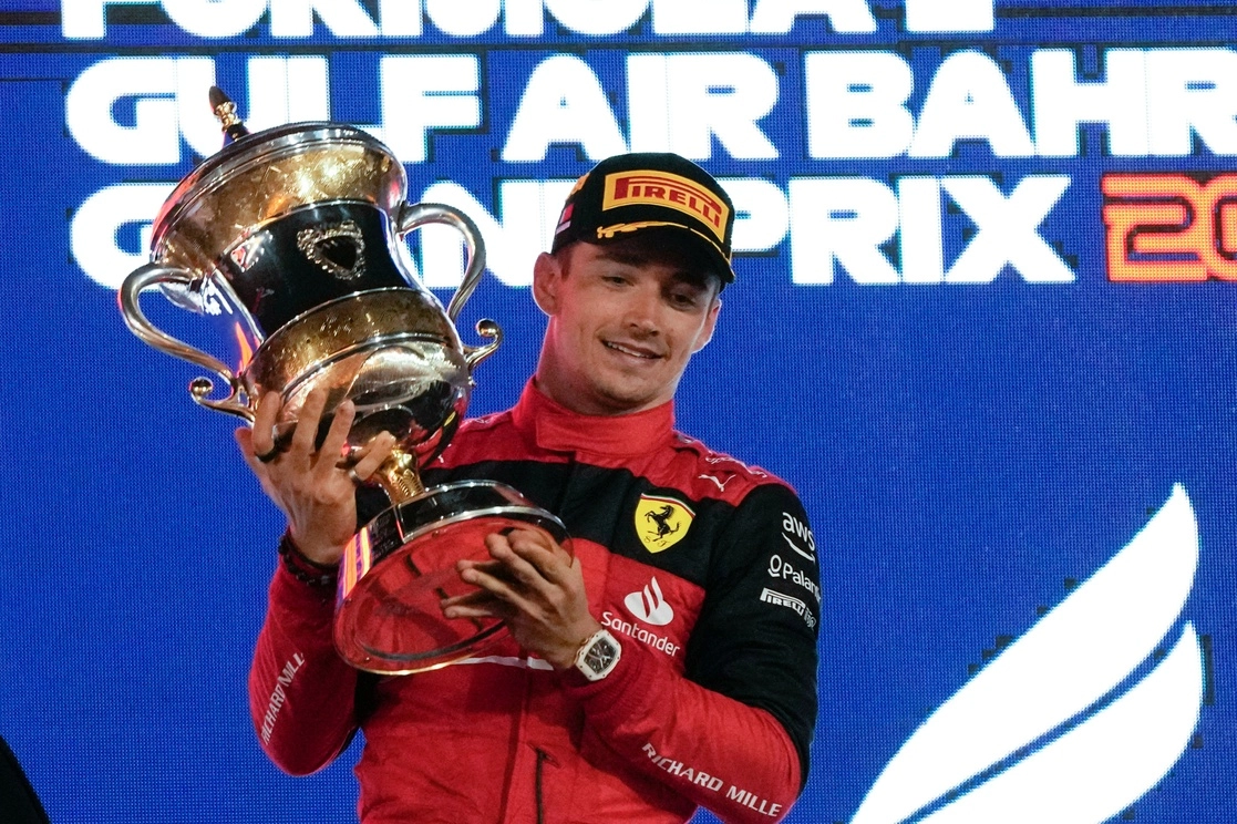 Charles Leclerc logró ayer el primer triunfo para Ferrari en una carrera desde 2019. Foto Ap
