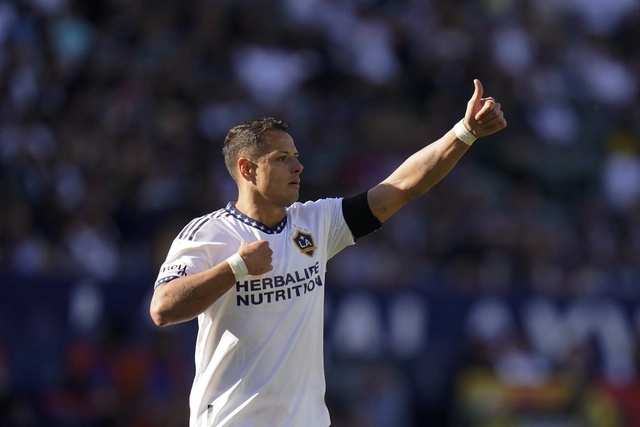 Javier "Chicharito" Hernández anotó un gol de último minuto que le dio el triunfo al Galaxy. Foto Ap