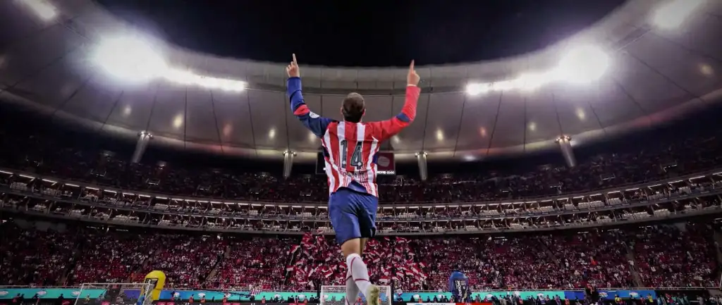 Javier ‘Chicharito’ Hernández regresará a México después de 14 años para jugar con Chivas, el club con el cual debutó. Foto tomada de un video tomado de X @Chivas