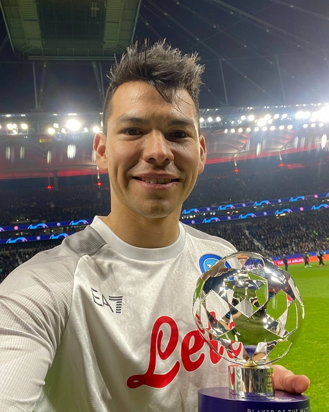 La actuación de Hirving Lozano le valió al futbolista mexicano ser reconocido como el Jugador del Partido por la UEFA. Foto tomada de Twitter @ChampionsLeague.