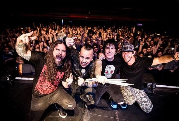 ‘De la tierra’ está formada por miembros de agrupaciones como Sepultura, A.N.I.M.A.L. y Maná. Foto Facebook @delatierramusic