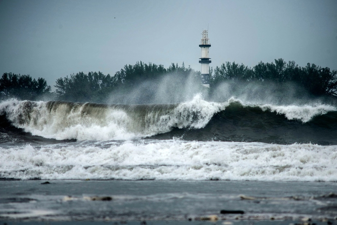 ‘Grace’ llegó a las costas de Veracruz como huracán de categoría tres. Foto Afp
