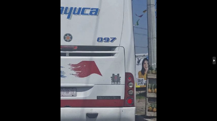 Los ‘Hijos del Diablo’ colocaban una calcomanía en las unidades de los choferes que pagaban extorsiones. Foto Ricardo Montoya