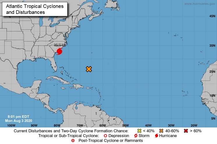 Los meteorólogos estiman que ‘Isaías’ "tocará tierra esta noche como huracán... y se esperan fuertes vientos y lluvias torrenciales". Imagen tomada de hurricanes.gov