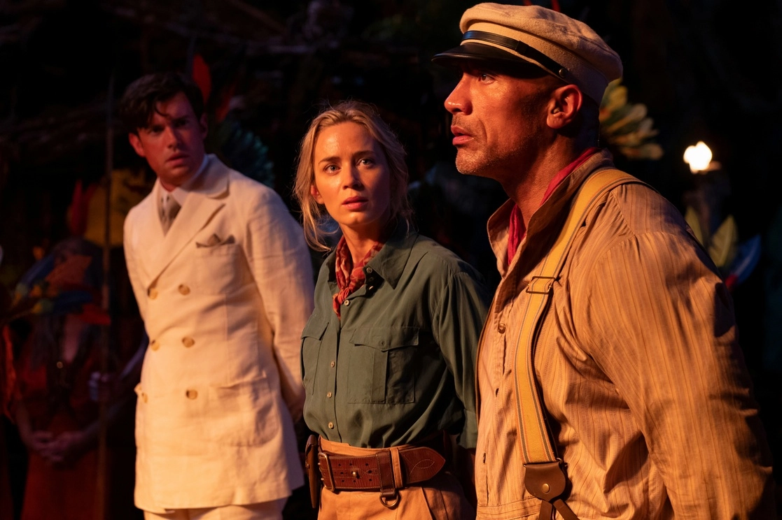 (Izq. a der.) Jack Whitehall, Emily Blunt y Dwayne Johnson en una escena de ‘Jungle Cruise’, la más reciente cinta de Disney. Foto Ap 