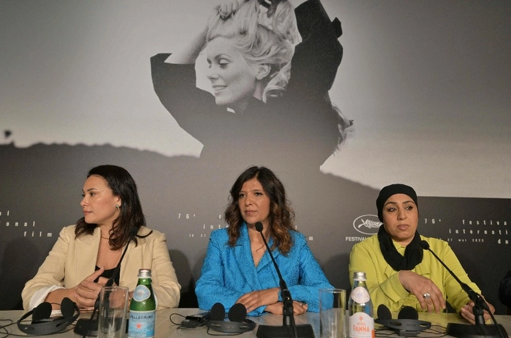 (De derecha a izquierda) Las tunecinas Olfa Hamrouni, la directora Kaouther Ben Hania y la actriz Hend Sabri, en Cannes. Foto Afp