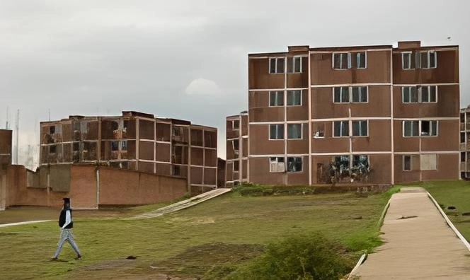 El fenómeno de la relocalización de empresas aumentará el déficit de vivienda que hay en las zonas urbanas de México, anticipó la Corporación Financiera Internacional, miembro del Banco Mundial. Foto Mario Antonio Núñez / Archivo