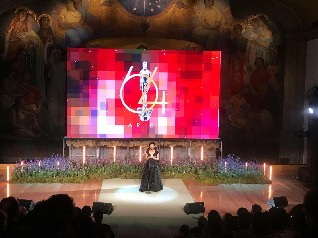 Leticia Huijara, presidenta de la Academia Mexicana de Artes y Ciencias Cinematográficas, durante la entrega de Premios Ariel. Foto tomada del Twitter de @AcademiaCineMx