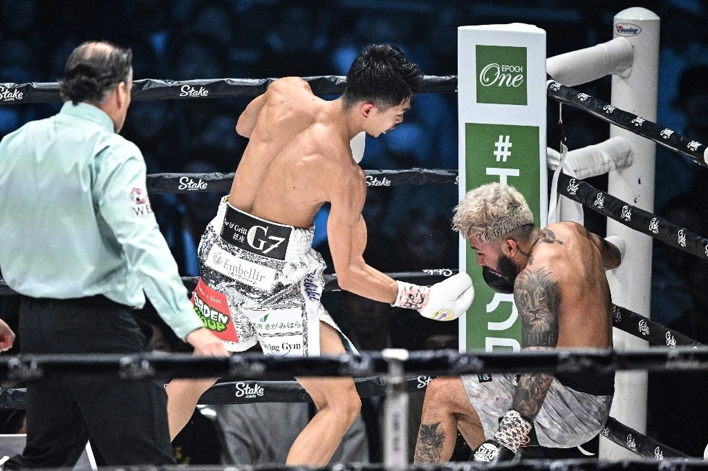 El japonés Junto Nakatini venció y se coronó como nuevo campeón de peso gallo del CMB al vencer al mexicano Alexandro ‘Peque’ Santiago. Foto Afp 