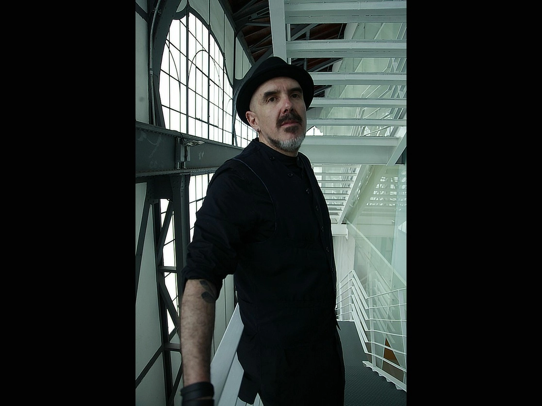 Hari Sama, dirige la serie basada en una producción australiana llamada 'The Beutiful Lie' que recrea al clásico de Tolstói, 'Anna Karenina'. Foto Cortesía del director
