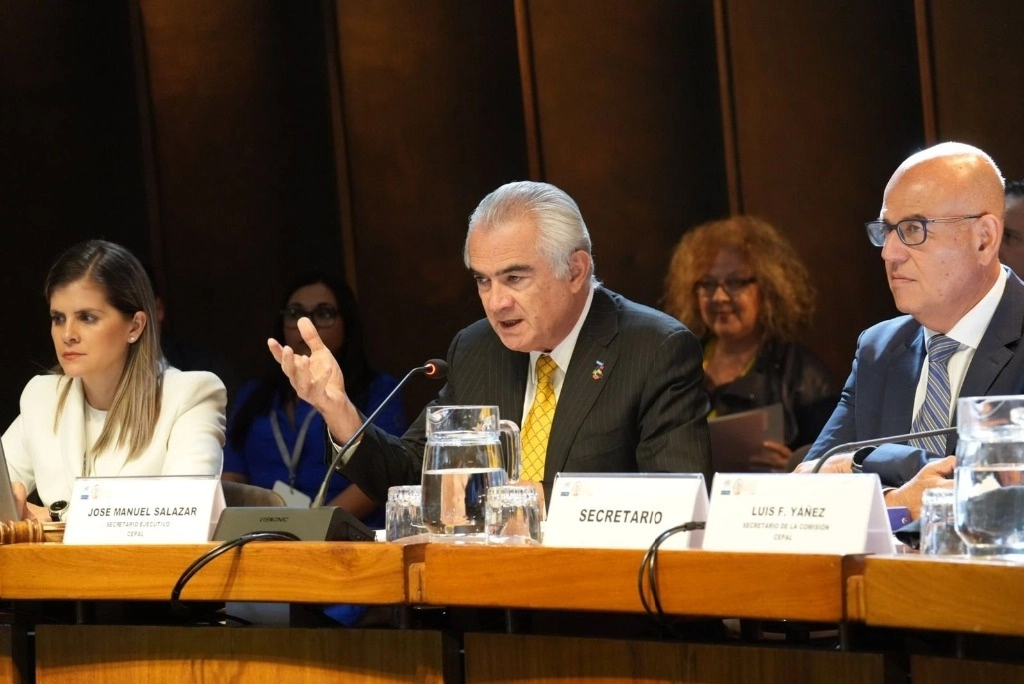 Hay varias “tendencias desfavorables” que coexisten en el panorama internacional que obstaculizan la agenda de desarrollo y hay varias de ellas que parecen haber llegado para quedarse, dando lugar a una “permacrisis”, expuso Salazar-Xirinachs. Imagen tomada de @cepal_onu