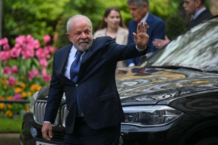 Luiz Inácio Lula da Silva, presidente de Brasil, llega a Downing Street, para un encuentro con el primer ministro, Rishi Sunak. Foto Afp