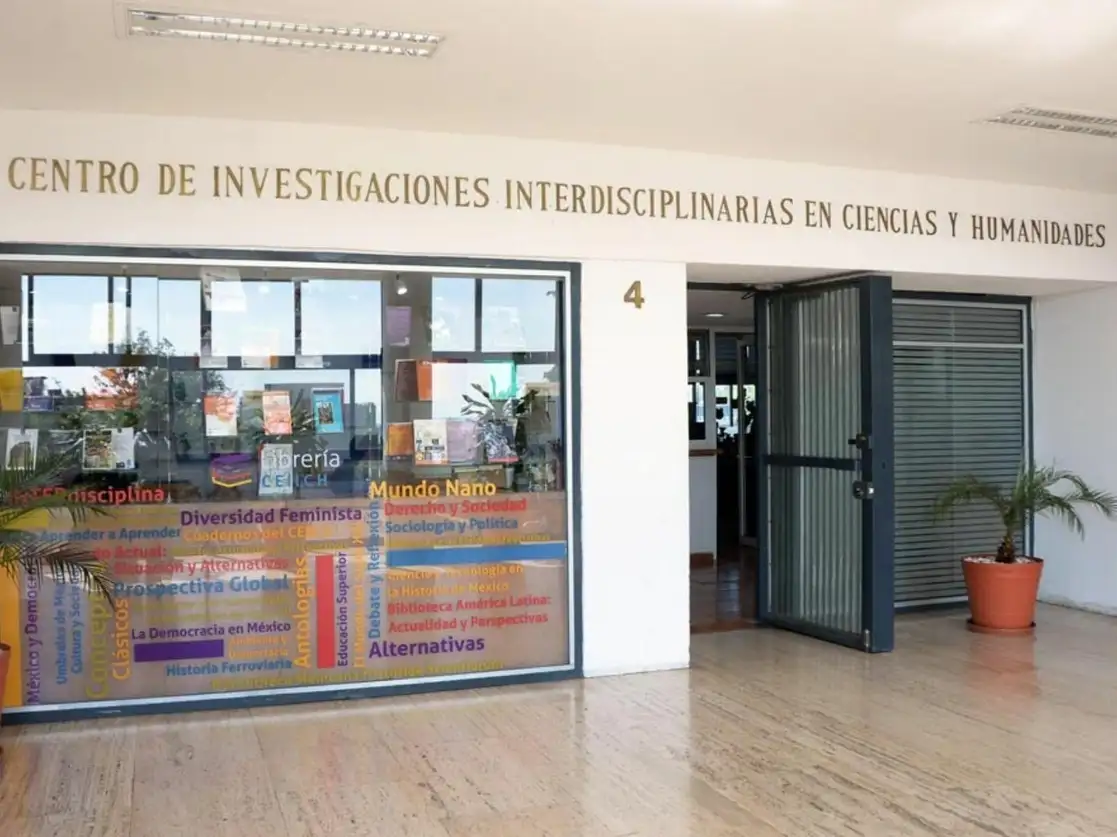 En enero de 1986 se constituyó el Centro de Investigaciones Interdisciplinarias en Humanidades, siendo su primer director el exrector González Casanova, quien en su momento declaró que los temas que se estudiarían serían esenciales para la vida del país. Foto tomada del sitio https://www.gaceta.unam.mx/