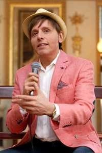 "He tratado de que el pan nuestro de cada encierro se traduzca en alegría y creatividad" comparte el actor Mario Iván Martínez en entrevista. Foto Medios y Media