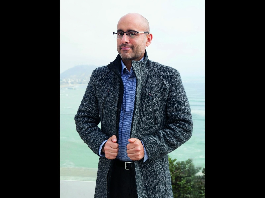 El autor andino fue reconocido por su novela Cien cuyes, elegida de entre 706 manuscritos participantes. Definió su obra como una tragicomedia ubicada en la Lima actual que aborda la hostilidad que ejerce la sociedad contra las personas mayores. Foto Jorge Sarmiento/cortesía Penguin Random House