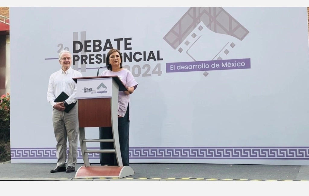 Al salir del ensayo del segundo debate presidencial, que se llevará a cabo este domingo en un foro de los Estudios Churubusco, al sur de la ciudad, Gálvez aceptó que en el primer encuentro “pude haber dado un mejor debate, pero lo que es cierto es que cambiaron el formato, eso sin lugar a dudas”. Foto Fabiola Martínez