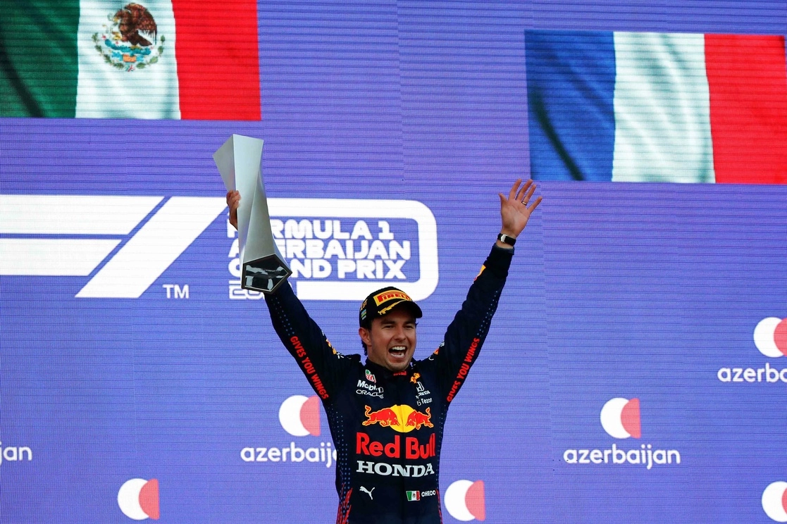 "Estoy muy feliz hoy, normalmente Bakú es una carrera un poco loca”, señaló ‘Checo’ Pérez tras ganar el Gran Premio de Azerbaiyán, el 6 de junio de 2021. Foto Afp 