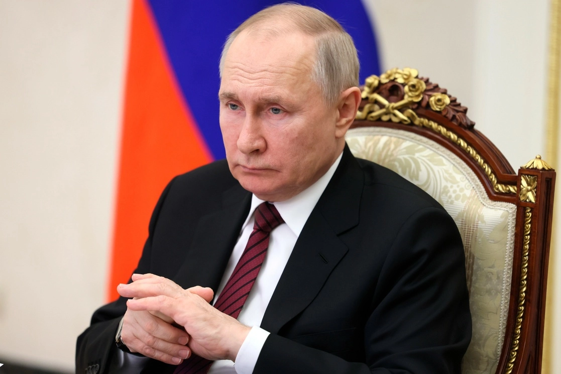 Un equipo internacional de investigadores aseguró haber hallado “fuertes indicios” de que el presidente ruso, Vladimir Putin, aprobó el envío de armamento a los separatistas ucranios que derribaron con un misil ruso el vuelo MH17 de Malaysia Airlines en 2014. Foto Kremlin, vía Ap