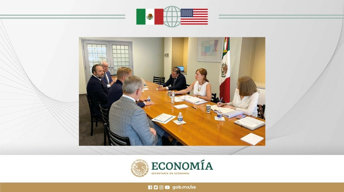 Existe “un gran interés” por parte de inversionistas extranjeros en México, pues buscan por todos los medios traer capital al país, aseguró la secretaria de Economía, Tatiana Clouthier, quien concluyó una gira por Washington. Imagen tomada de @SE_mx