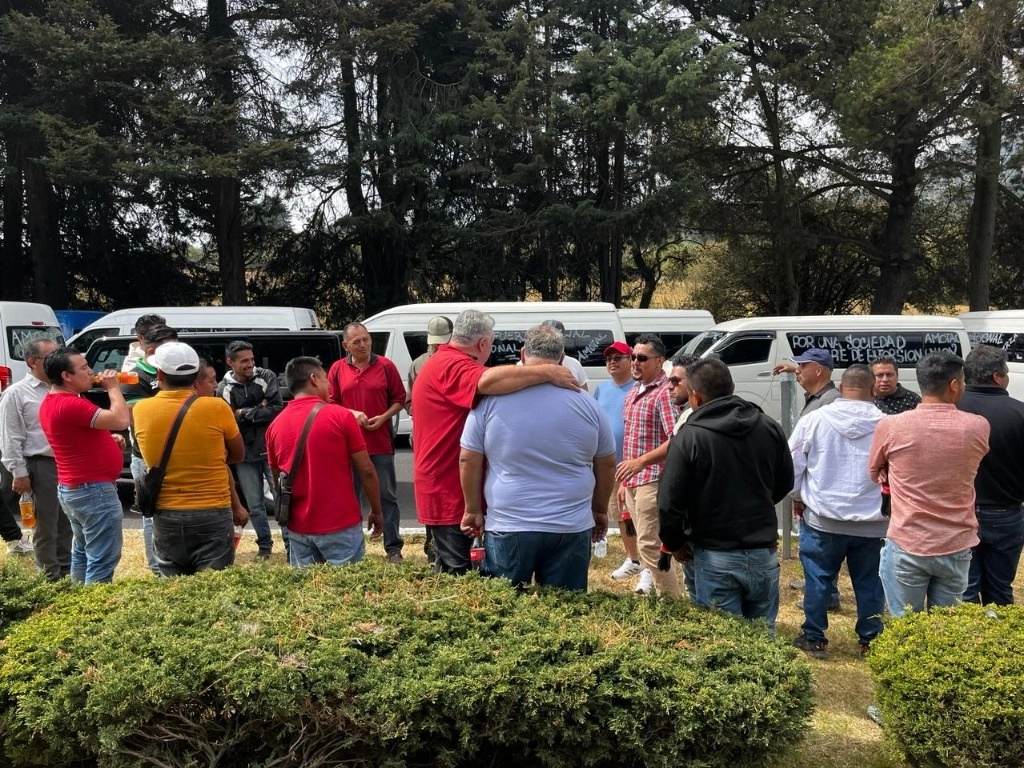 Bloqueo de transportistas en el kilómetro 35 de la carretera México-Cuernavaca, el 15 de febrero de 2024. Foto Luis Castillo