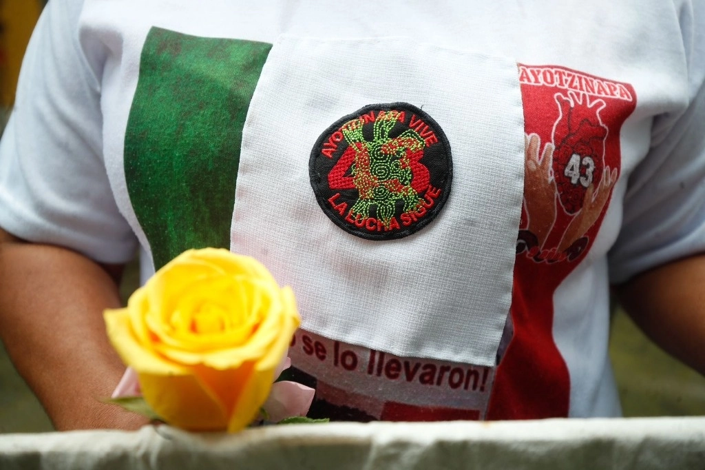 En la información dada a conocer esta noche, que incluye anexos y una carta de siete páginas dirigida a los padres, aseguró que nunca dejará en el olvido "esta justa y humana misión". Foto Cristina Rodríguez.