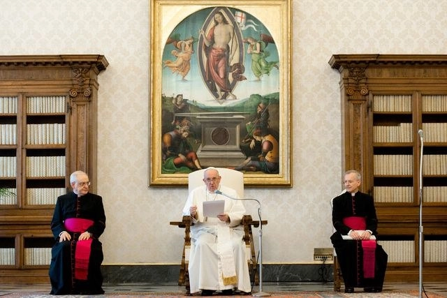 "No podemos tolerar ni cerrar los ojos ante ningún tipo de racismo o exclusión y pretender defender la santidad de toda vida humana", dijo Francisco. Foto Afp 