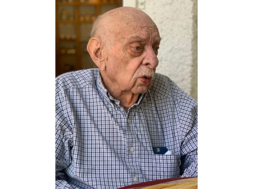 A los seis años, Bronislaw Zajbert y su familia fueron confinados por los nazis junto con miles de judíos, hasta su rescate, en 1945. Vivió en Venezuela y años más tarde llegó a la Ciudad de México, donde reside desde entonces. Hoy tiene 91 años. Foto Antonio Torres
