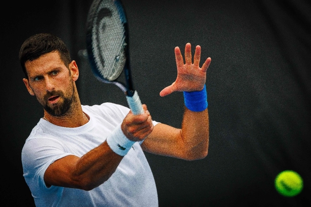 El serbio, Novak Djokovic, durante un entrenamiento de cara al torneo de Brisbane. Foto Afp 