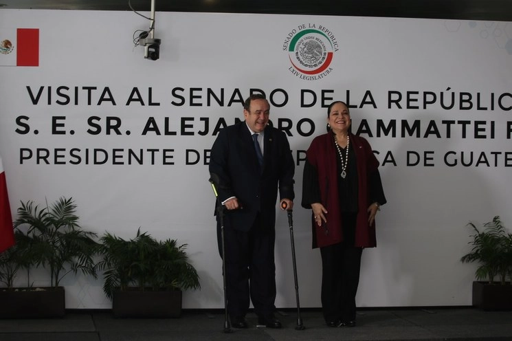 Alejando Giammattei, presidente de Guatemala fue recibido por la presidenta del Senado, Mónica Fernández. Foto Jesús Villaseca