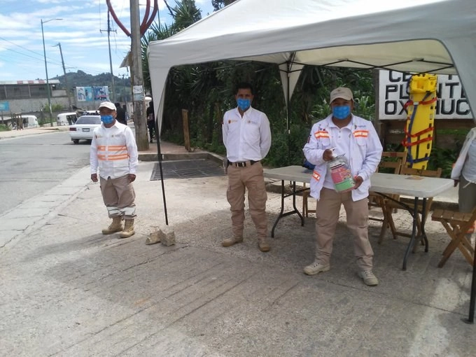 Personal de Protección Civil se mantiene en filtros sanitarios en municipios de Chiapas. Foto tomada del Twitter de @pcivilchiapas 