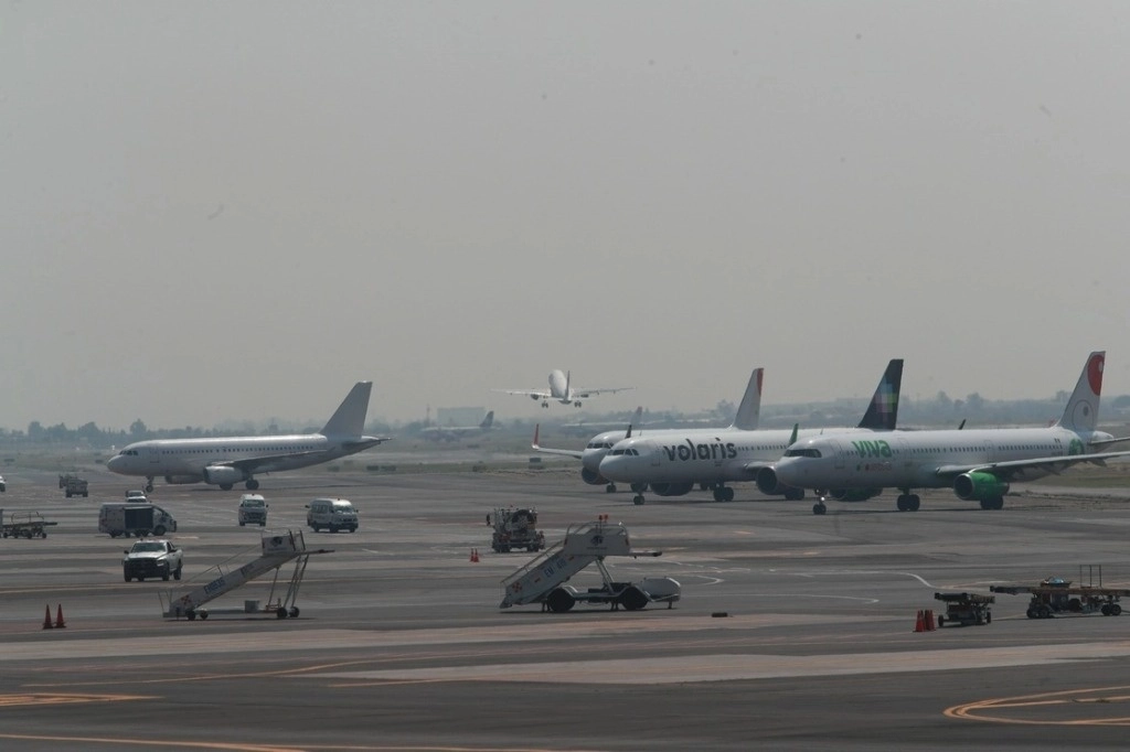 Aviones en el Aeropuerto Internacional de la Ciudad de México. Foto Alfredo Domínguez / Archivo
