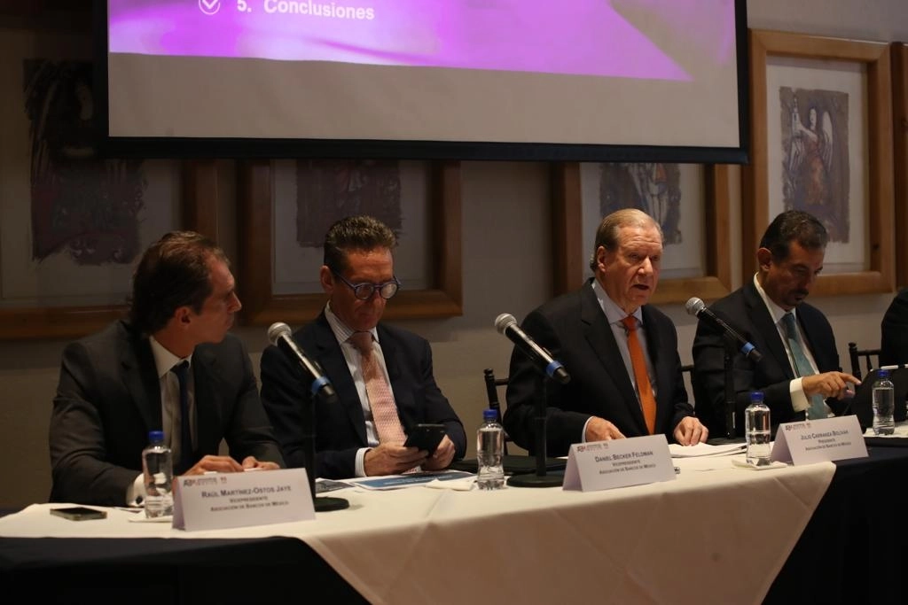 Las instituciones bancarias no ven ninguna “alarma” en lo que refiere al alza en los impagos de las familias, especialmente en las tarjetas de crédito, contrario a ello, consideran que todavía es buen momento para colocar financiamiento, afirmó ABM. Captura de pantalla de la presentación