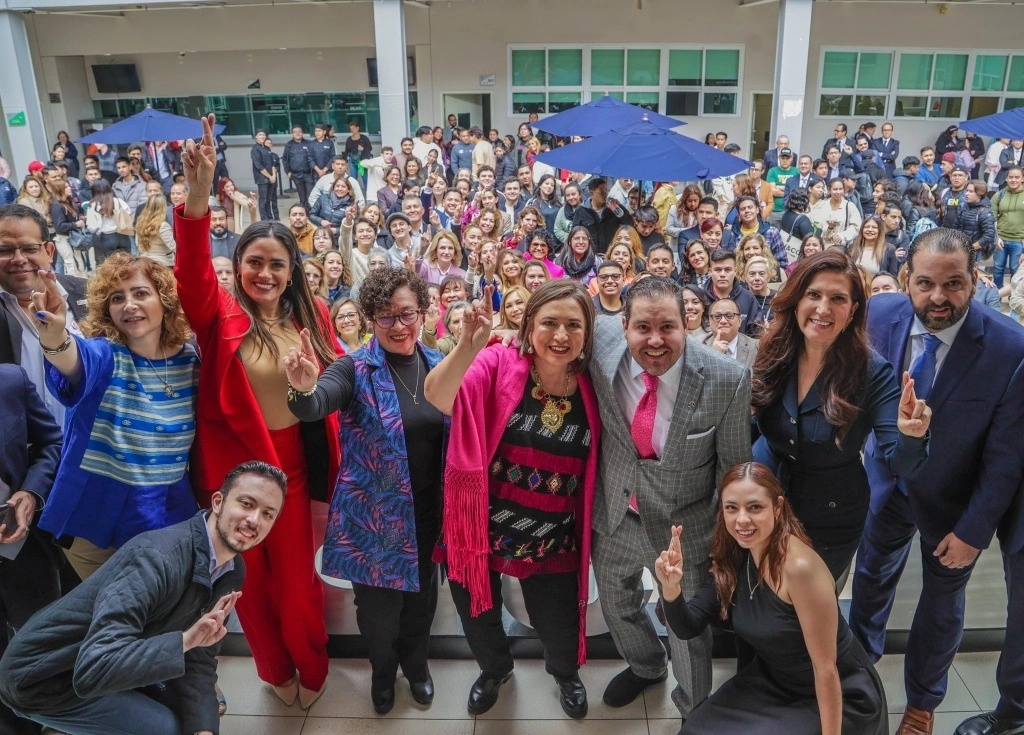 La candidata del FAM, Xóchitl Gálvez se reunió con mujeres abogadas de la CDMX. Foto @XochitlGalvez
